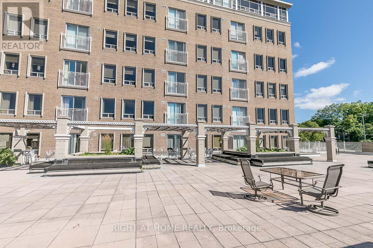 












53 - 74 ROSS STREET

,
Barrie (Queen's Park),




Ontario
L4N1G3

