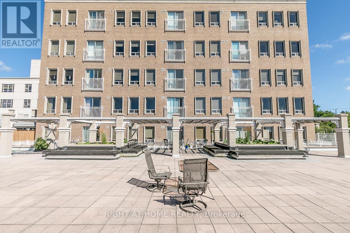












53 - 74 ROSS STREET

,
Barrie (Queen's Park),




Ontario
L4N1G3

