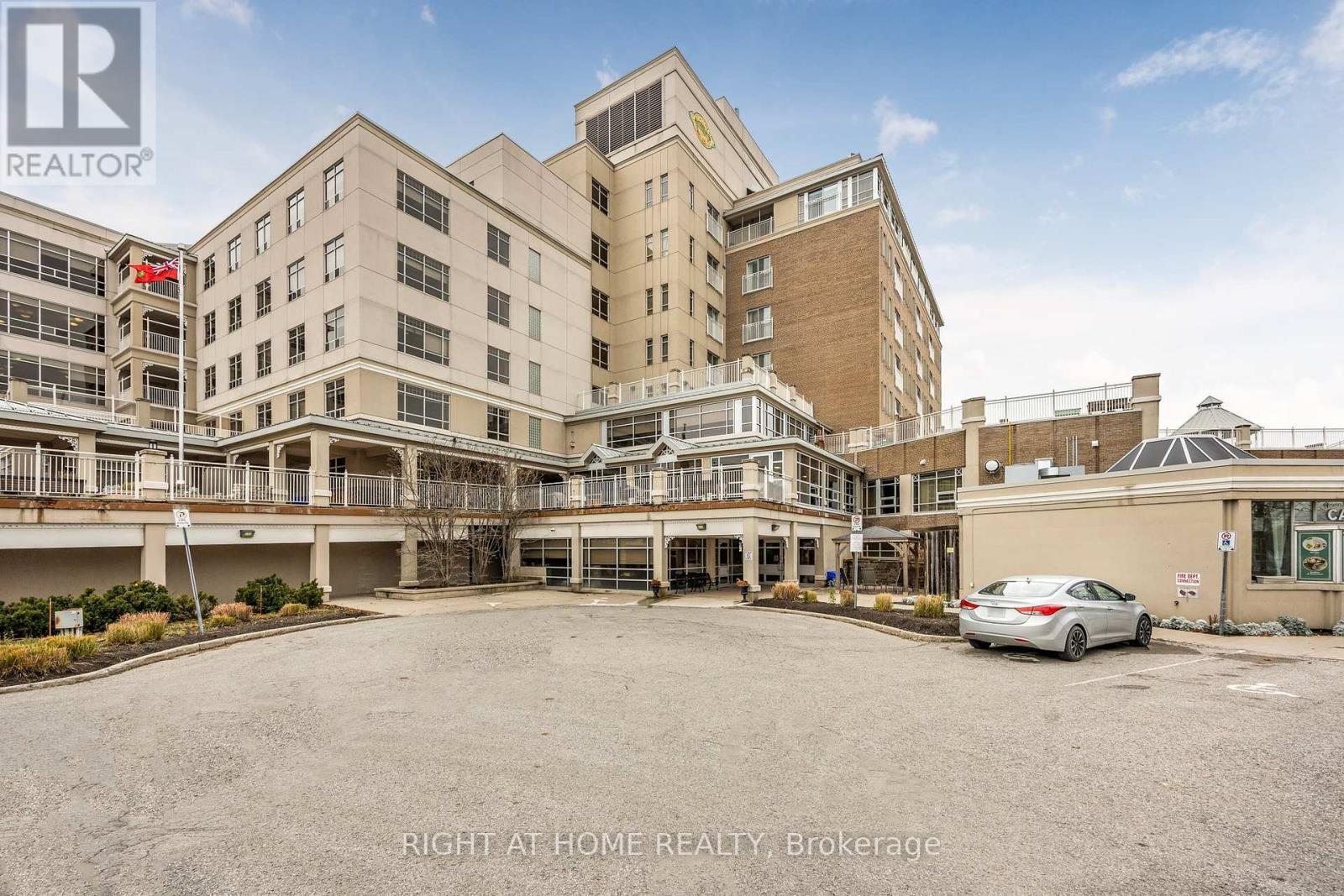 












53 - 74 ROSS STREET

,
Barrie (Queen's Park),




Ontario
L4N1G3

