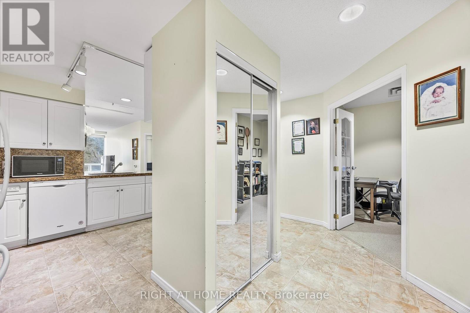 












53 - 74 ROSS STREET

,
Barrie (Queen's Park),




Ontario
L4N1G3

