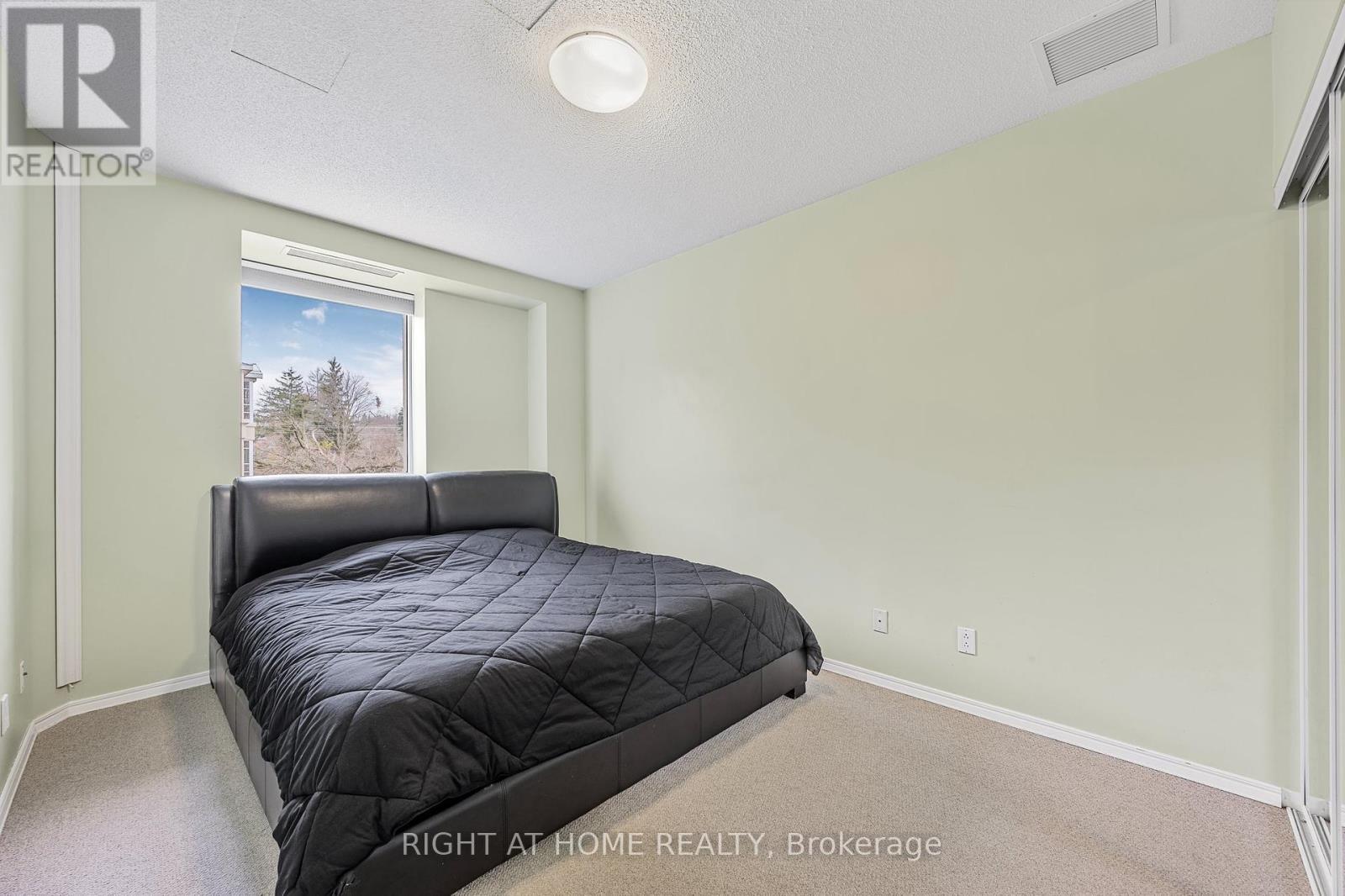 












53 - 74 ROSS STREET

,
Barrie (Queen's Park),




Ontario
L4N1G3

