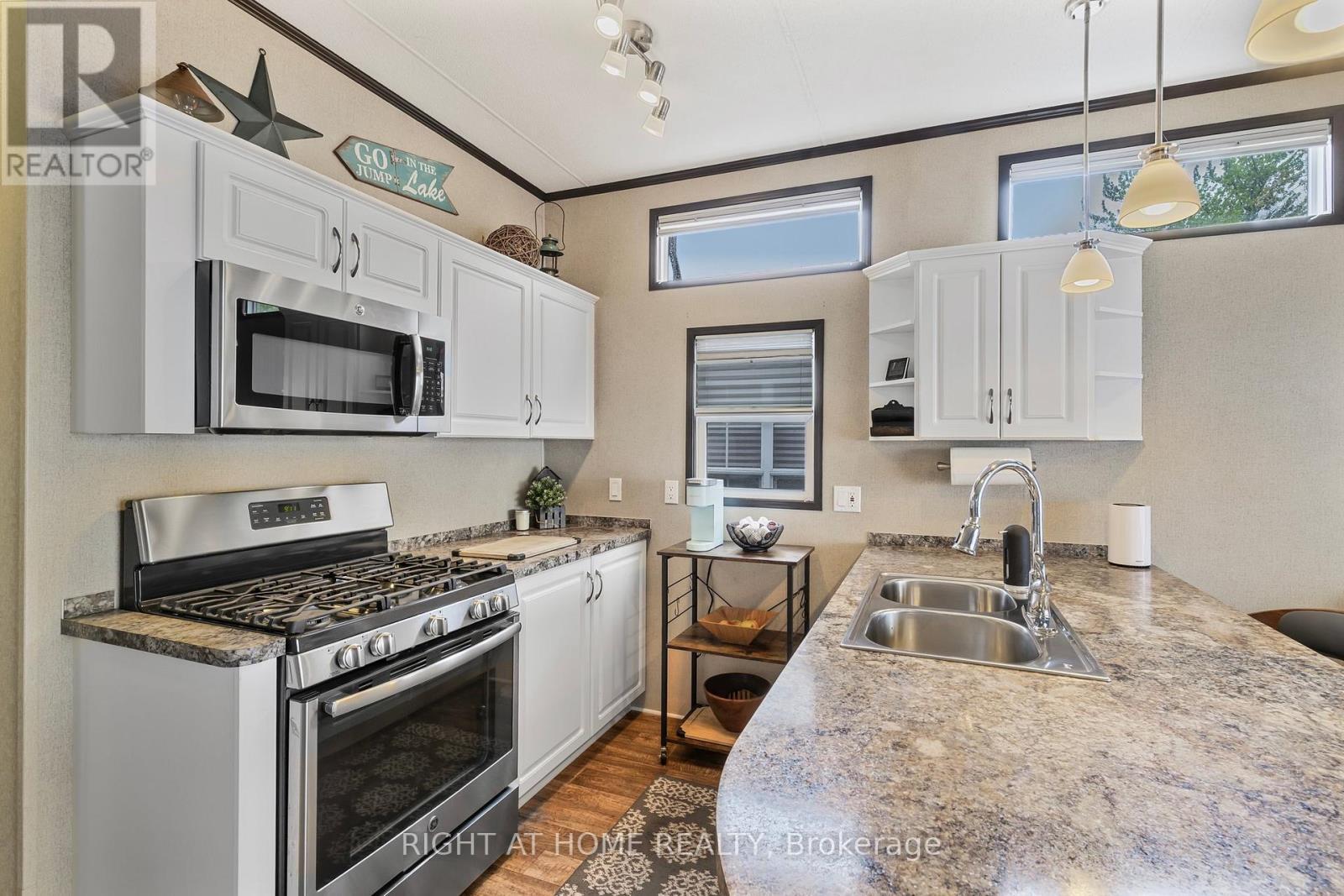 












3500 LAUDERDALE PT CRESCENT

,
Severn,




Ontario
P0E1N0

