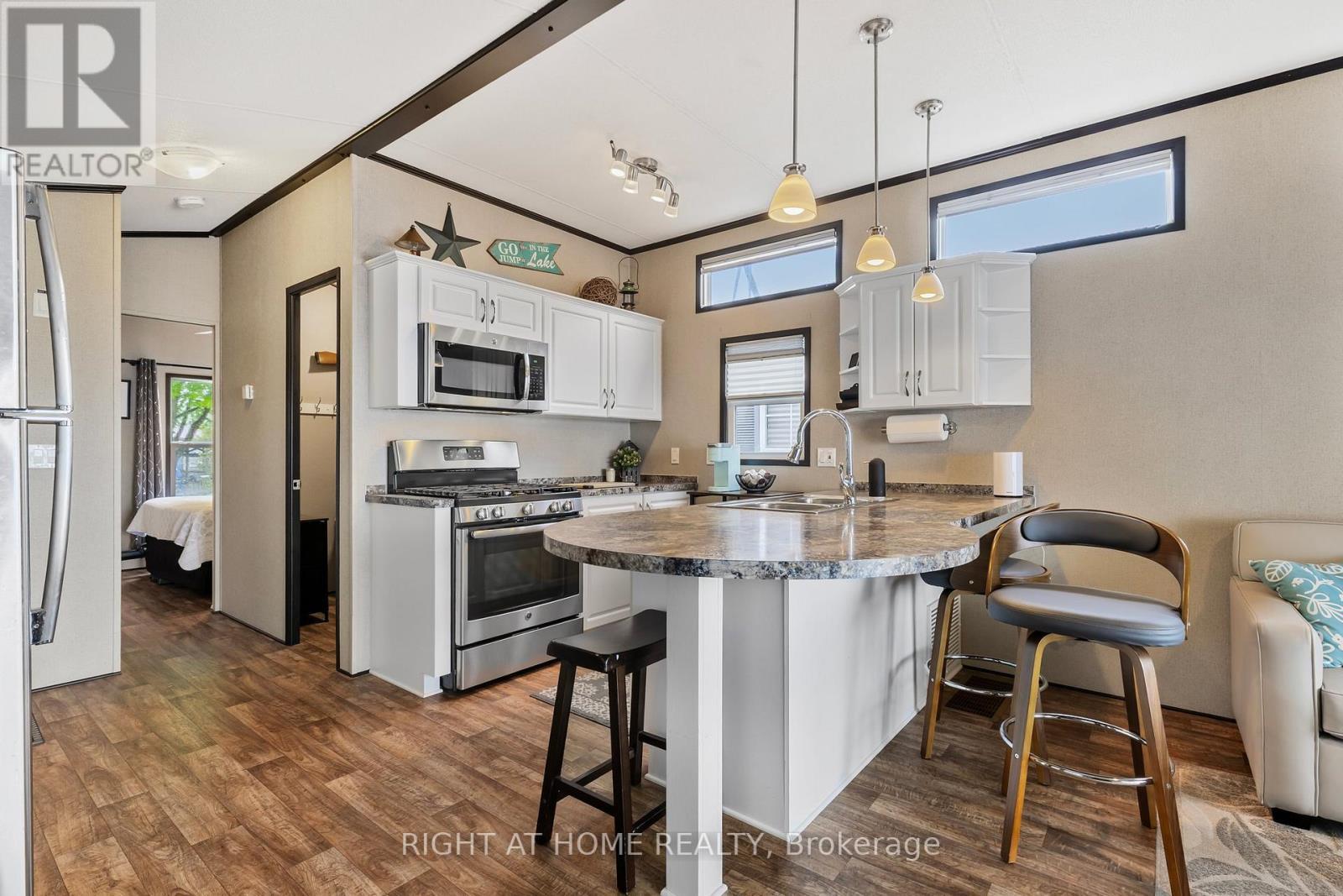 












3500 LAUDERDALE PT CRESCENT

,
Severn,




Ontario
P0E1N0

