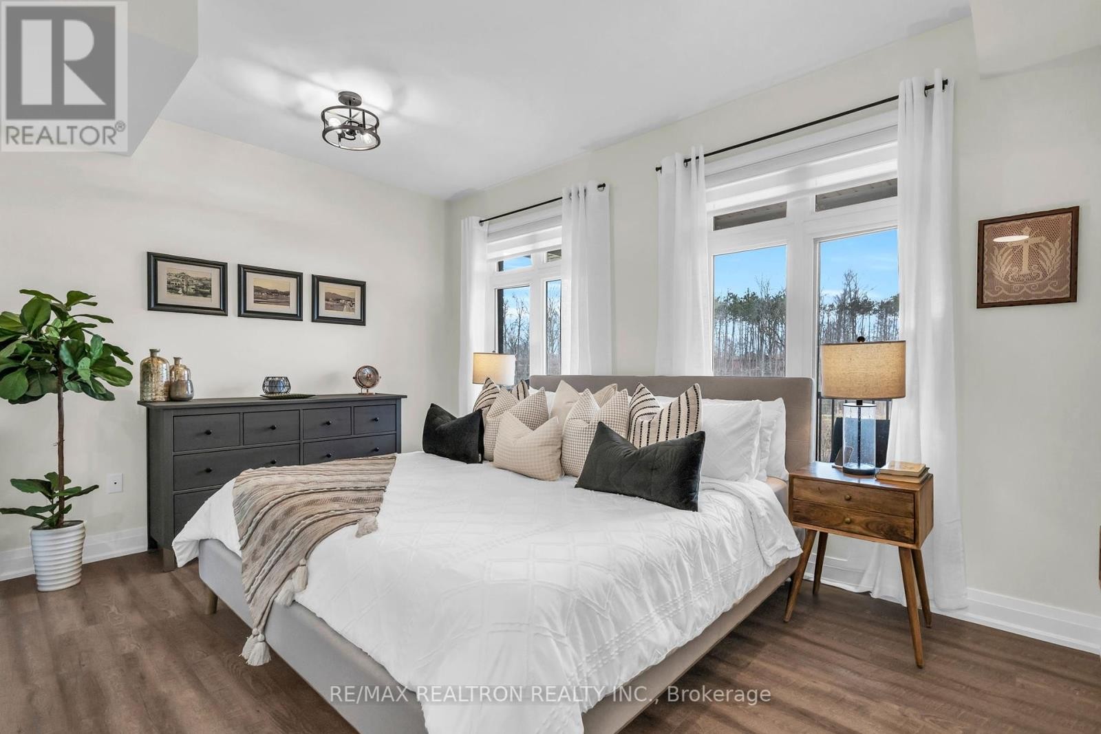 












99 FRANKLIN TRAIL

,
Barrie,




Ontario
L9J0J1

