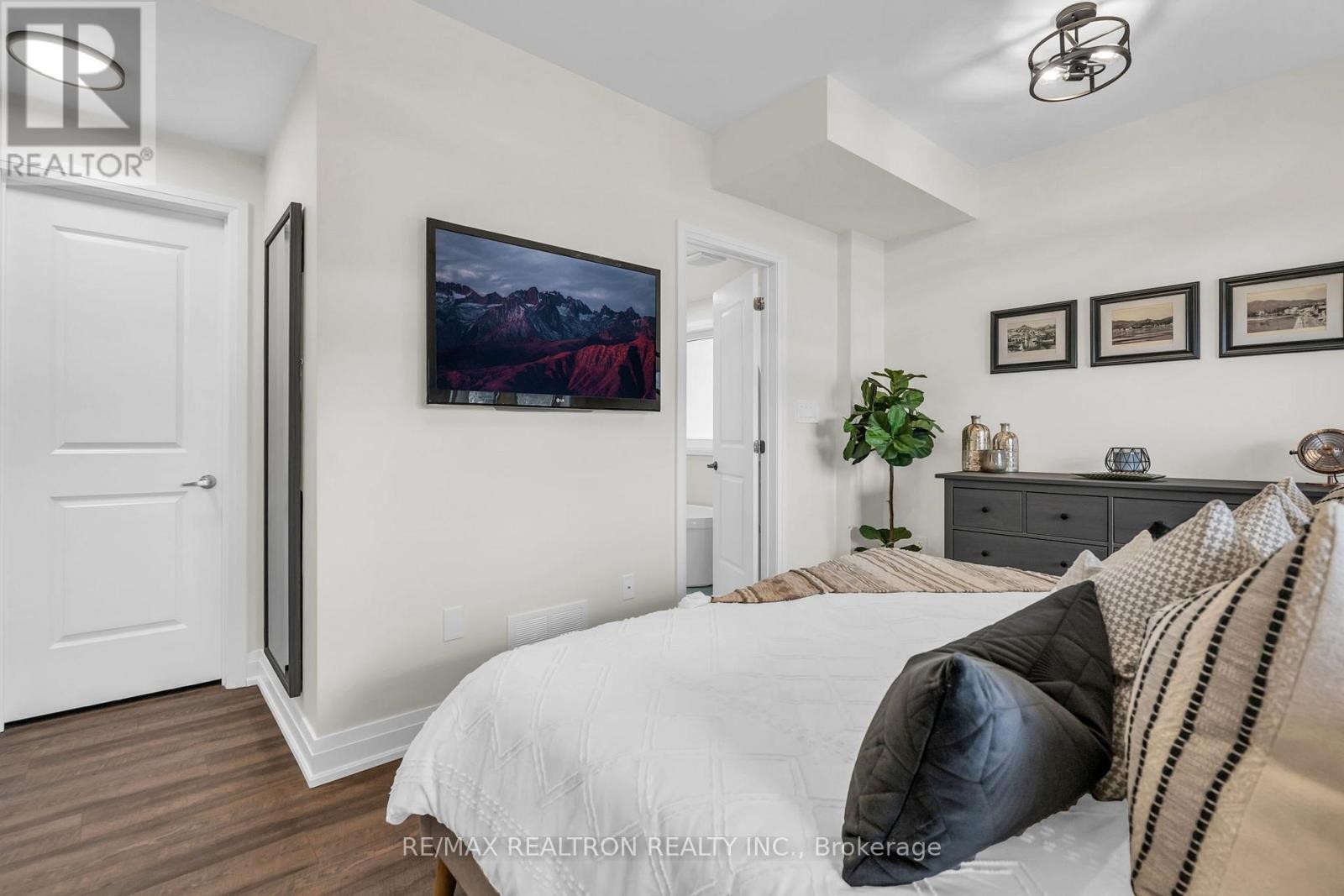 












99 FRANKLIN TRAIL

,
Barrie,




Ontario
L9J0J1

