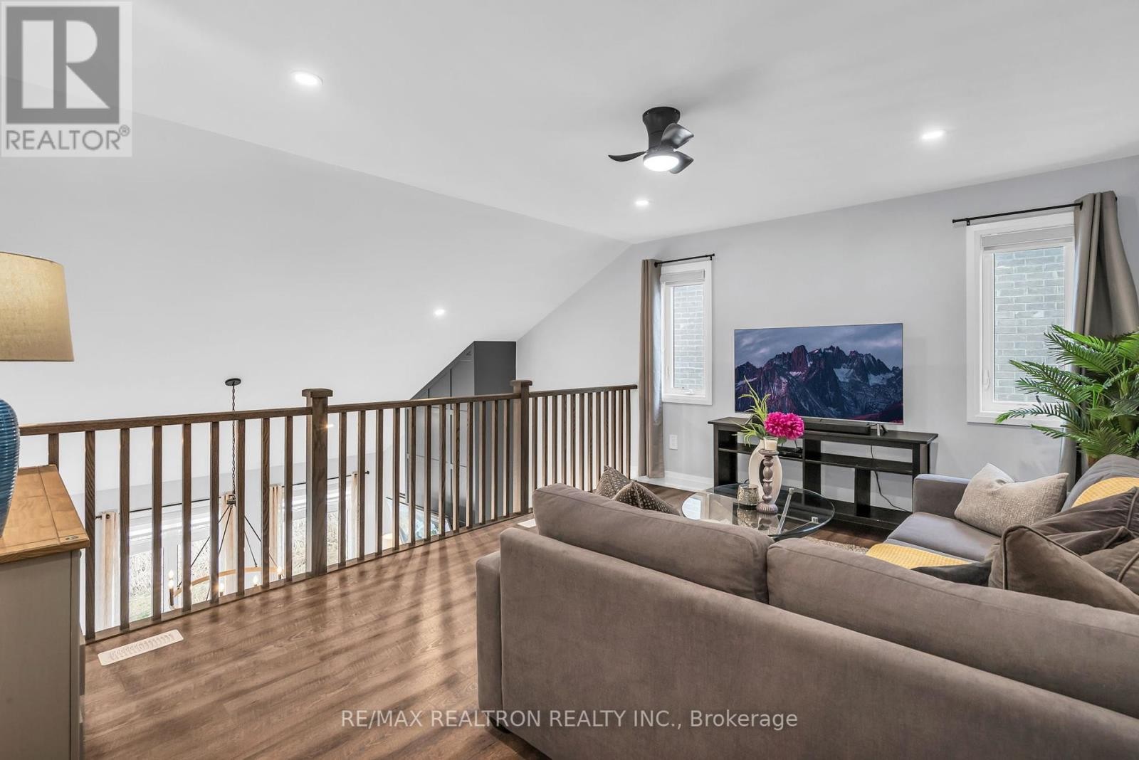 












99 FRANKLIN TRAIL

,
Barrie,




Ontario
L9J0J1

