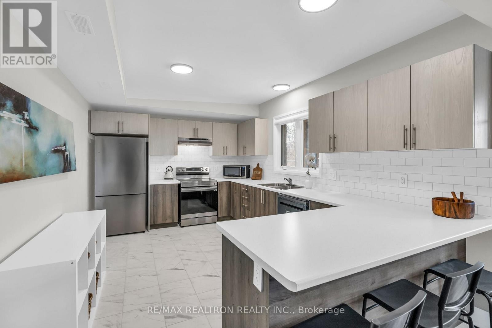 












99 FRANKLIN TRAIL

,
Barrie,




Ontario
L9J0J1

