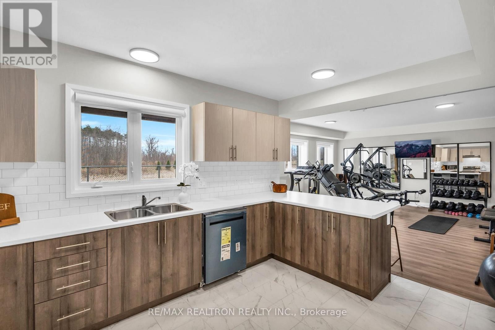 












99 FRANKLIN TRAIL

,
Barrie,




Ontario
L9J0J1

