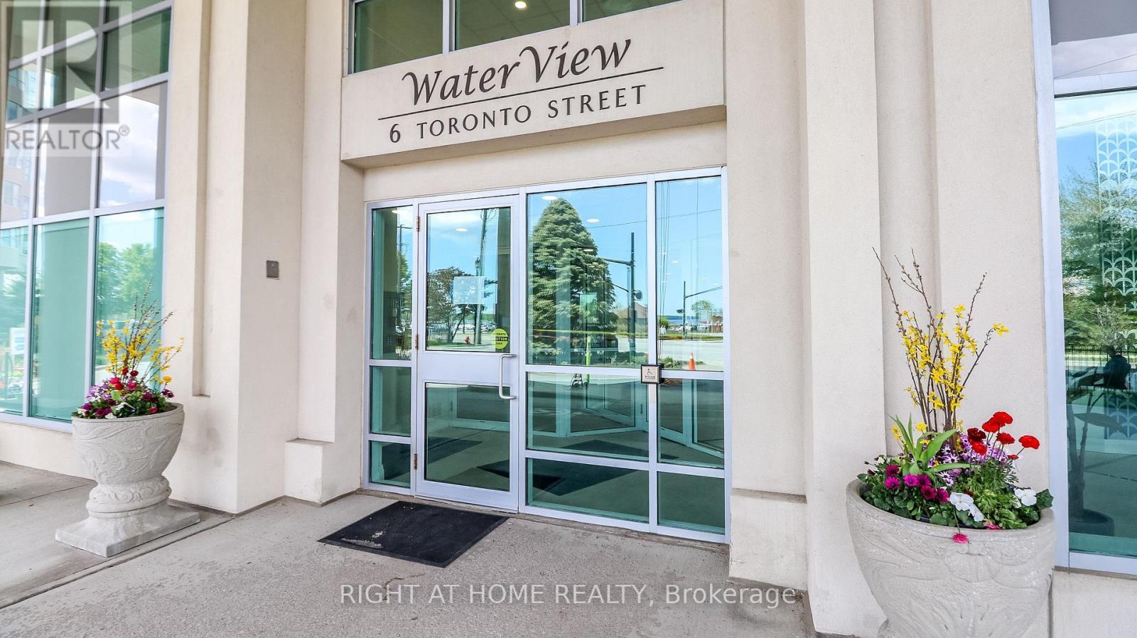 












PH08 - 6 TORONTO STREET

,
Barrie (City Centre),




Ontario
L4N9R2

