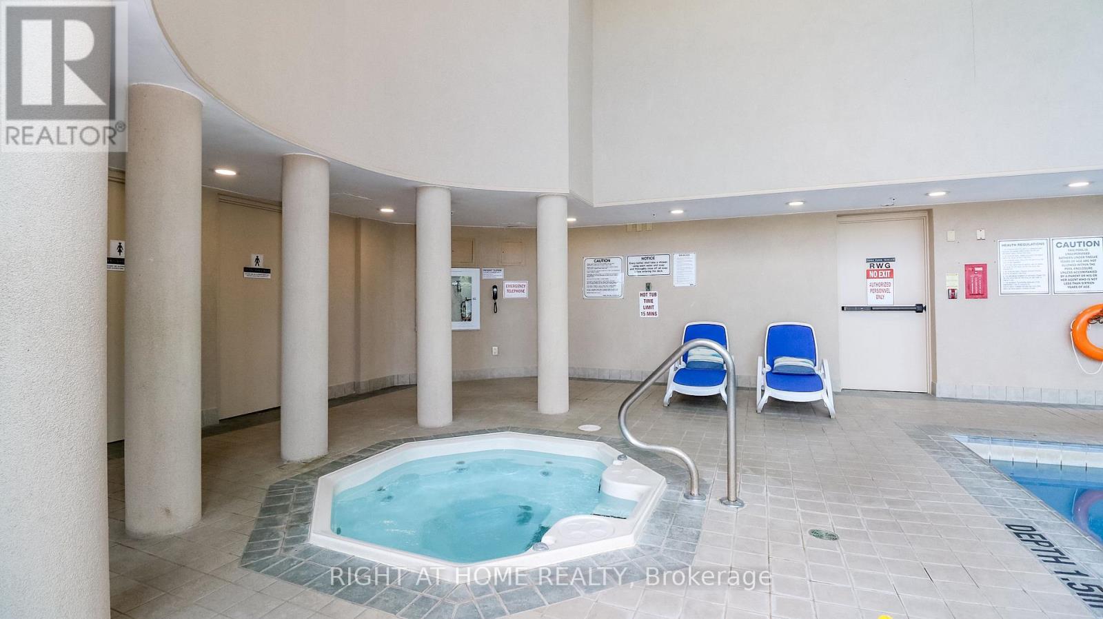 












PH08 - 6 TORONTO STREET

,
Barrie (City Centre),




Ontario
L4N9R2

