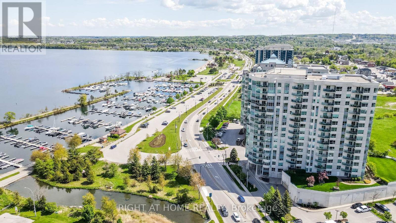 












PH08 - 6 TORONTO STREET

,
Barrie (City Centre),




Ontario
L4N9R2


