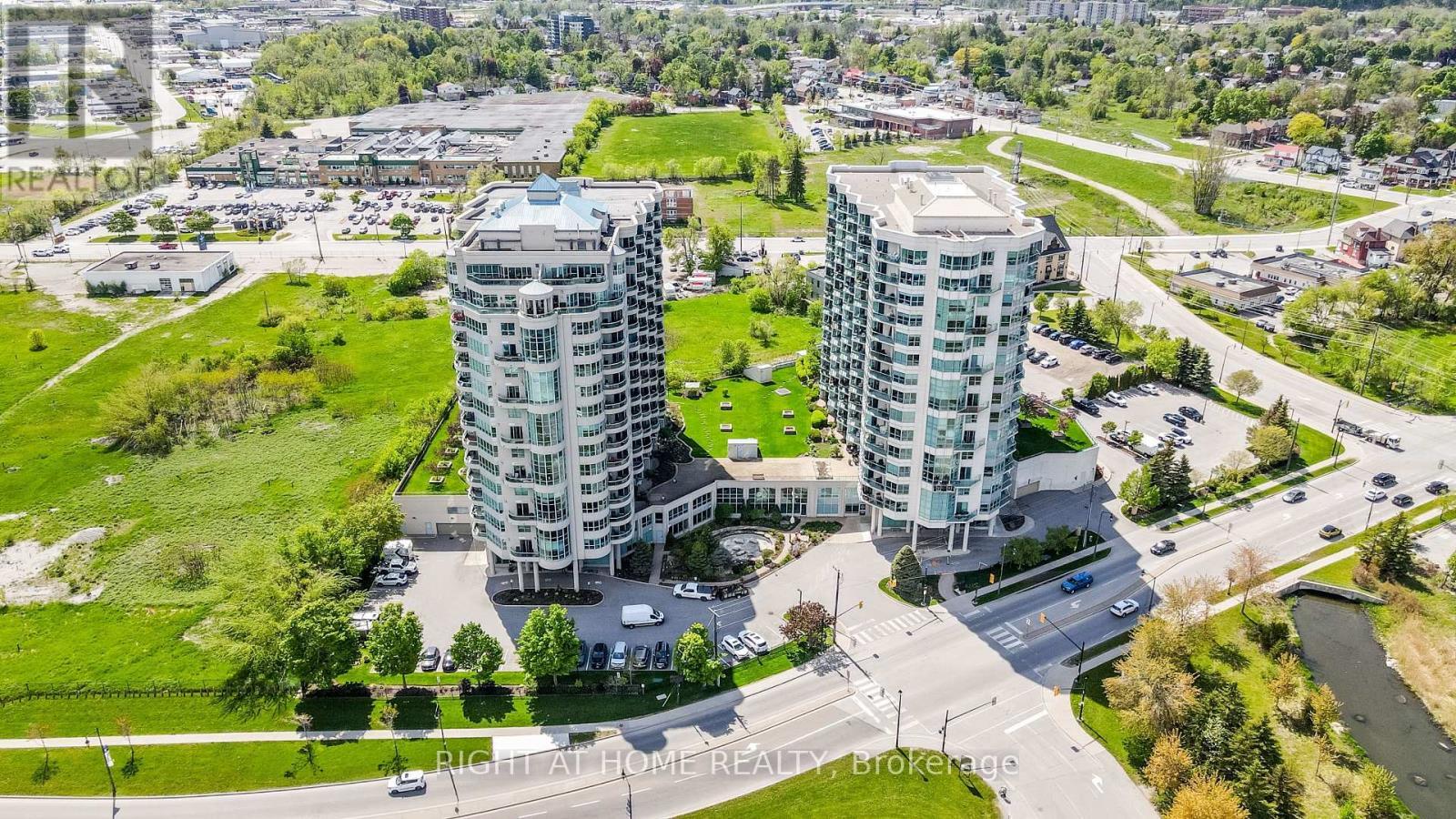 












PH08 - 6 TORONTO STREET

,
Barrie (City Centre),




Ontario
L4N9R2

