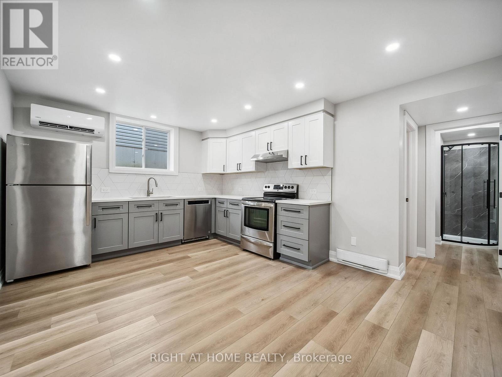 












14 CHRISTINE -LOWER PLACE

,
Orillia,




Ontario
L3V7P1

