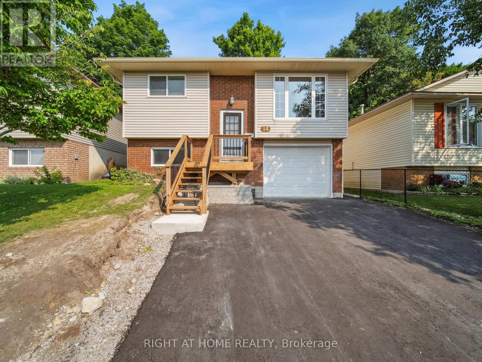 












14 CHRISTINE -LOWER PLACE

,
Orillia,




Ontario
L3V7P1

