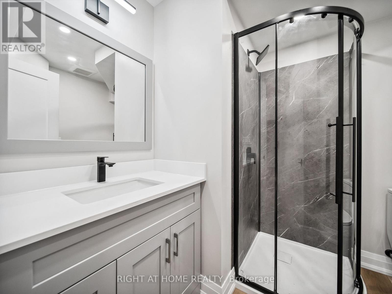 












14 CHRISTINE -LOWER PLACE

,
Orillia,




Ontario
L3V7P1

