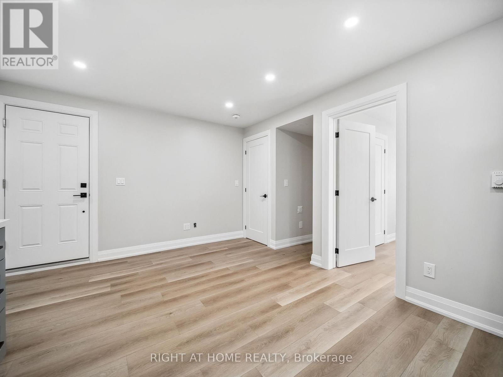 












14 CHRISTINE -LOWER PLACE

,
Orillia,




Ontario
L3V7P1

