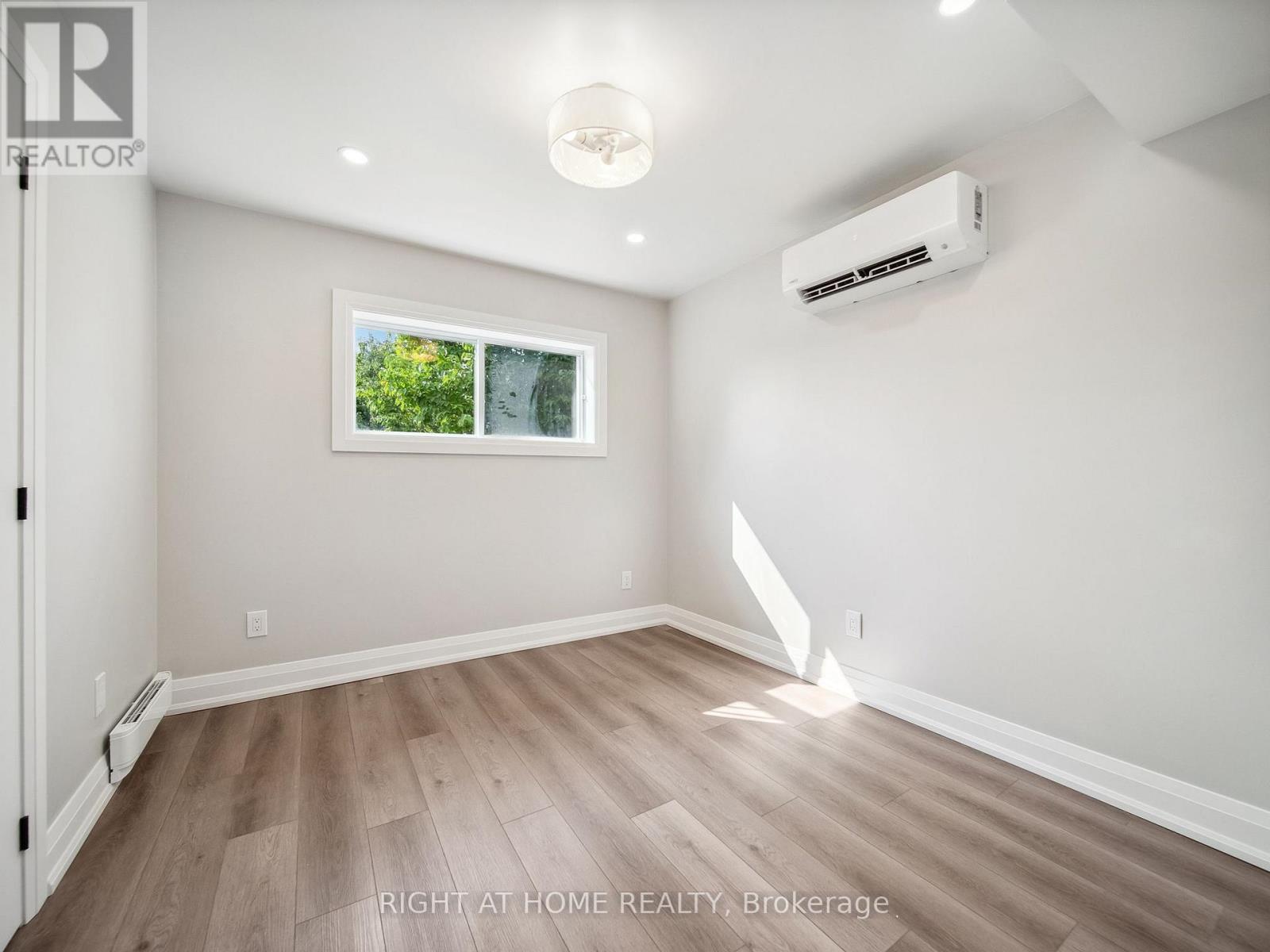 












14 CHRISTINE -LOWER PLACE

,
Orillia,




Ontario
L3V7P1

