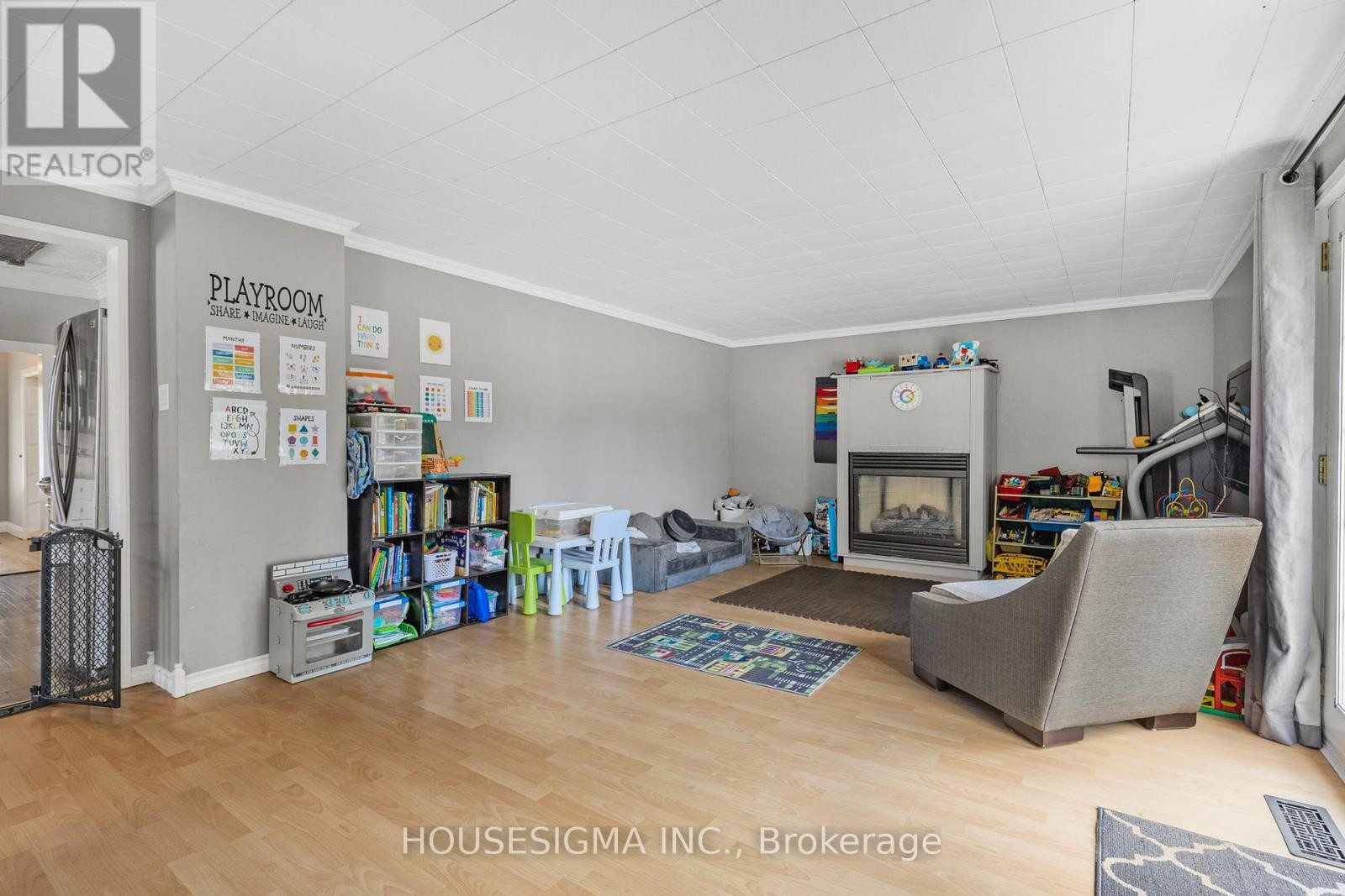 












452 HANNAH STREET

,
Midland,




Ontario
L4R2G7


