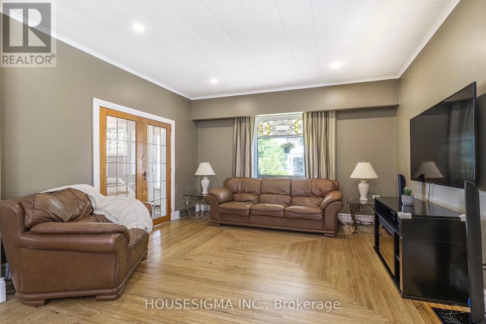 












452 HANNAH STREET

,
Midland,




Ontario
L4R2G7

