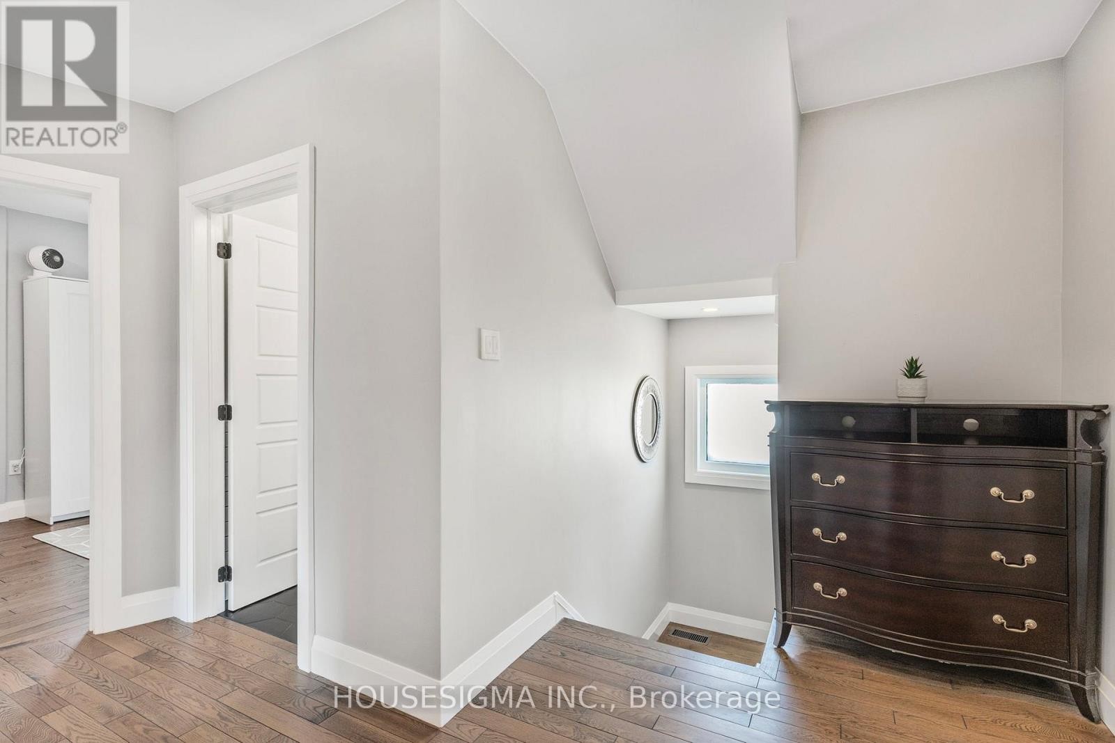 












452 HANNAH STREET

,
Midland,




Ontario
L4R2G7

