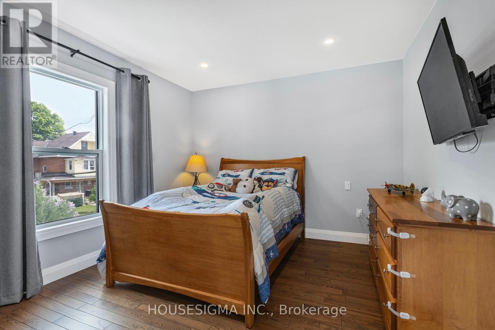 












452 HANNAH STREET

,
Midland,




Ontario
L4R2G7

