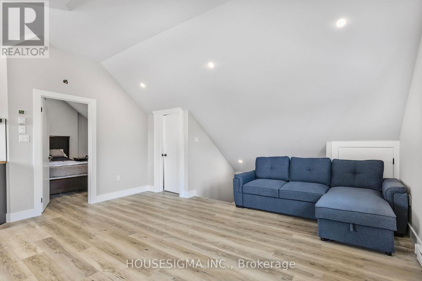 












452 HANNAH STREET

,
Midland,




Ontario
L4R2G7

