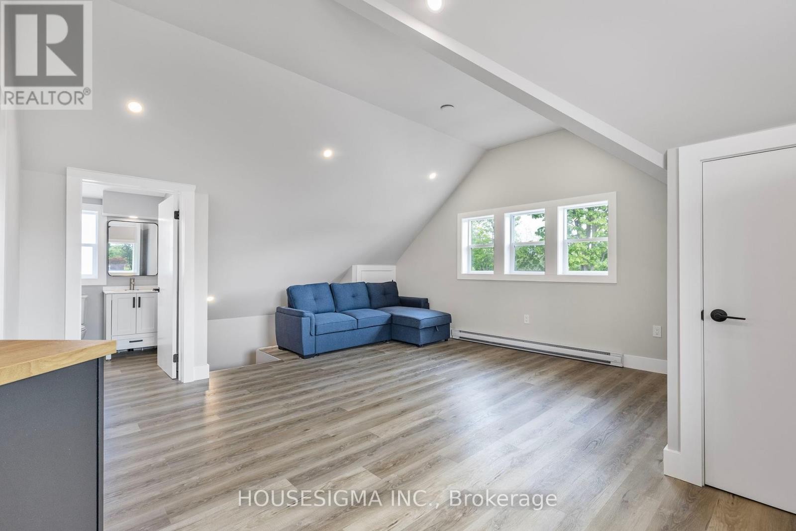 












452 HANNAH STREET

,
Midland,




Ontario
L4R2G7

