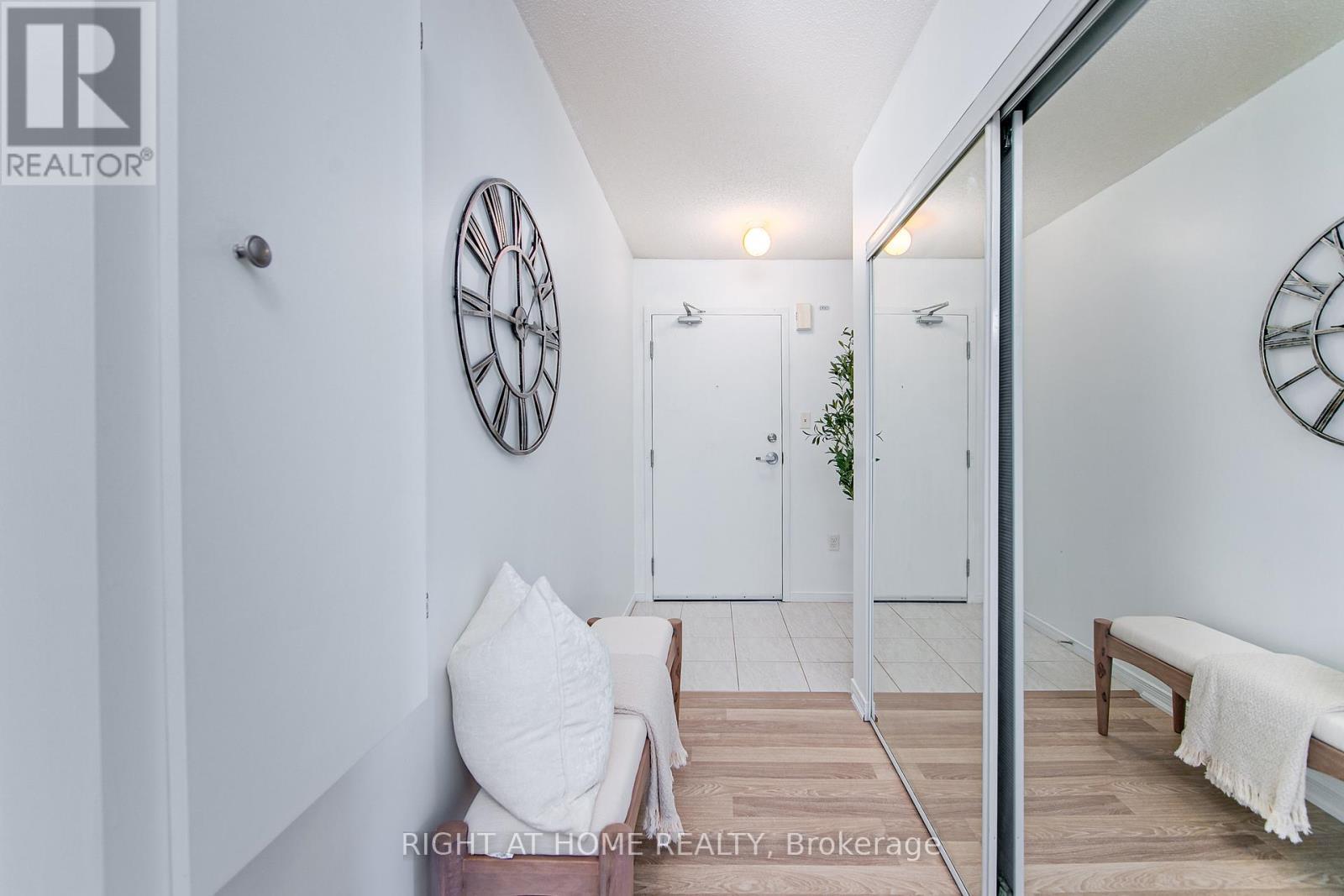 












5 - 17 CHELTENHAM ROAD

,
Barrie (Georgian Drive),




Ontario
L4M0E7

