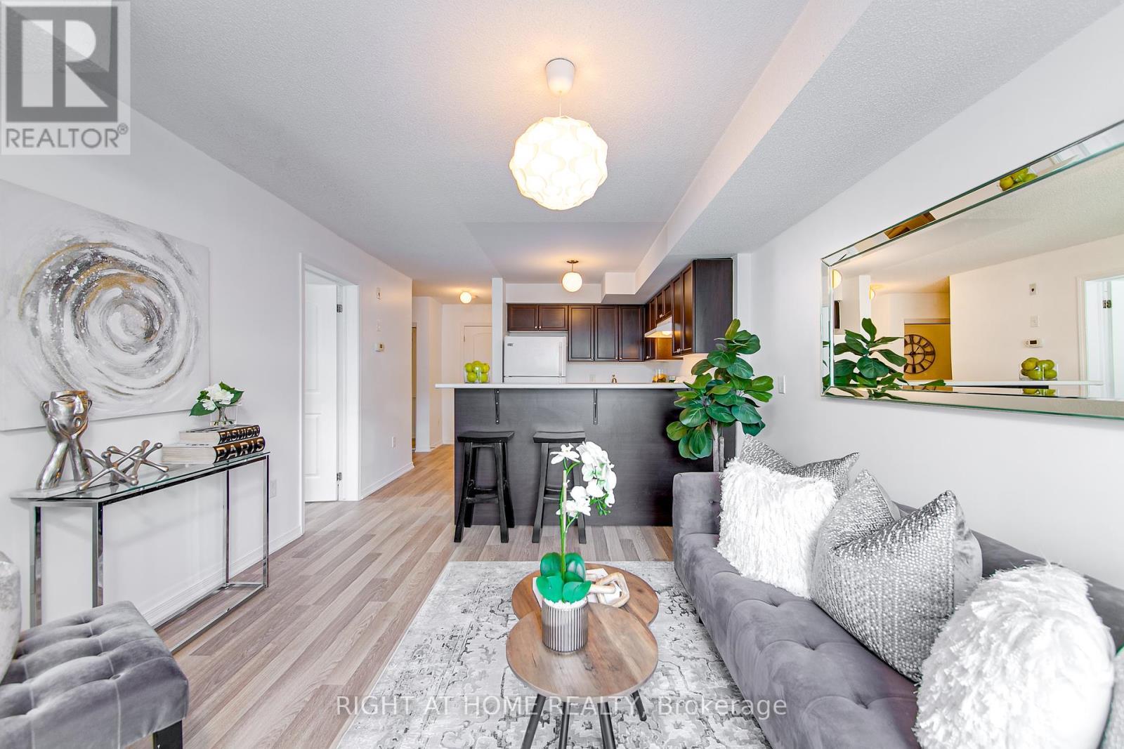 












5 - 17 CHELTENHAM ROAD

,
Barrie (Georgian Drive),




Ontario
L4M0E7

