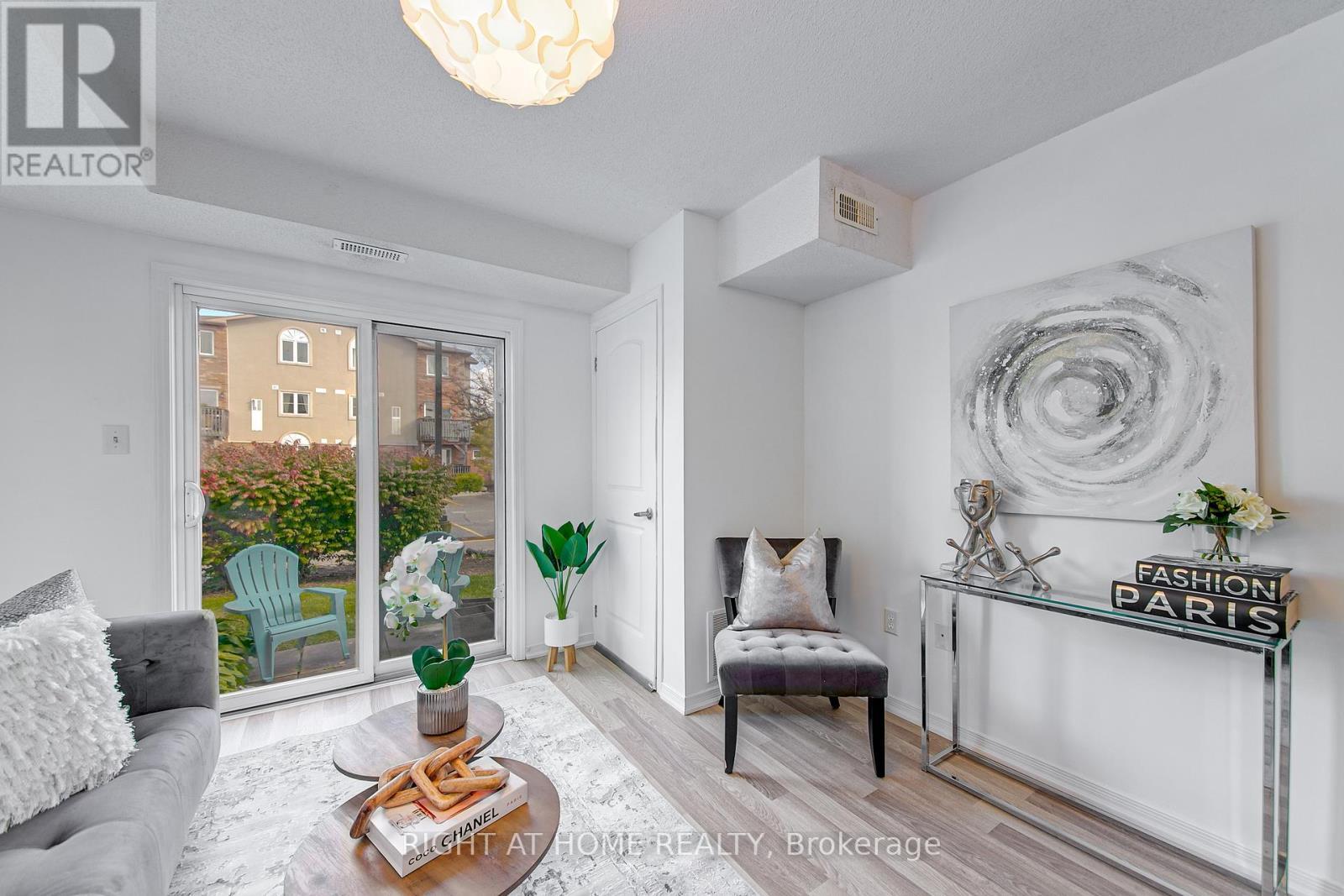 












5 - 17 CHELTENHAM ROAD

,
Barrie (Georgian Drive),




Ontario
L4M0E7


