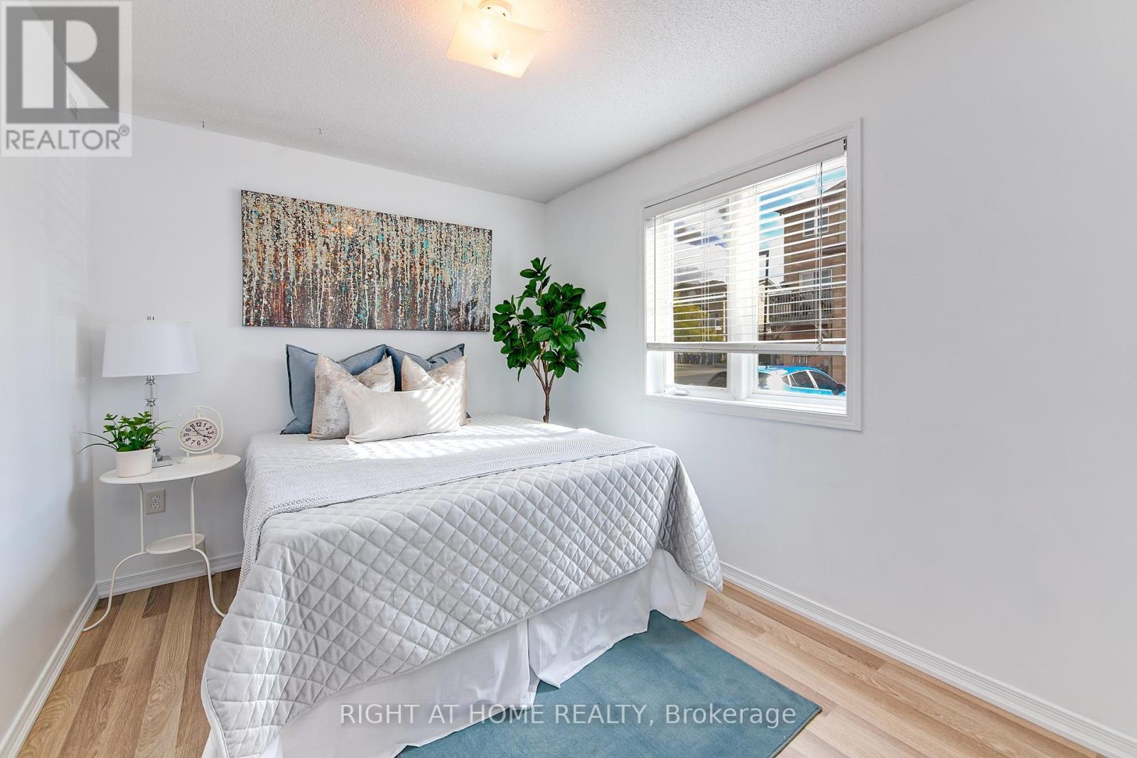 












5 - 17 CHELTENHAM ROAD

,
Barrie (Georgian Drive),




Ontario
L4M0E7


