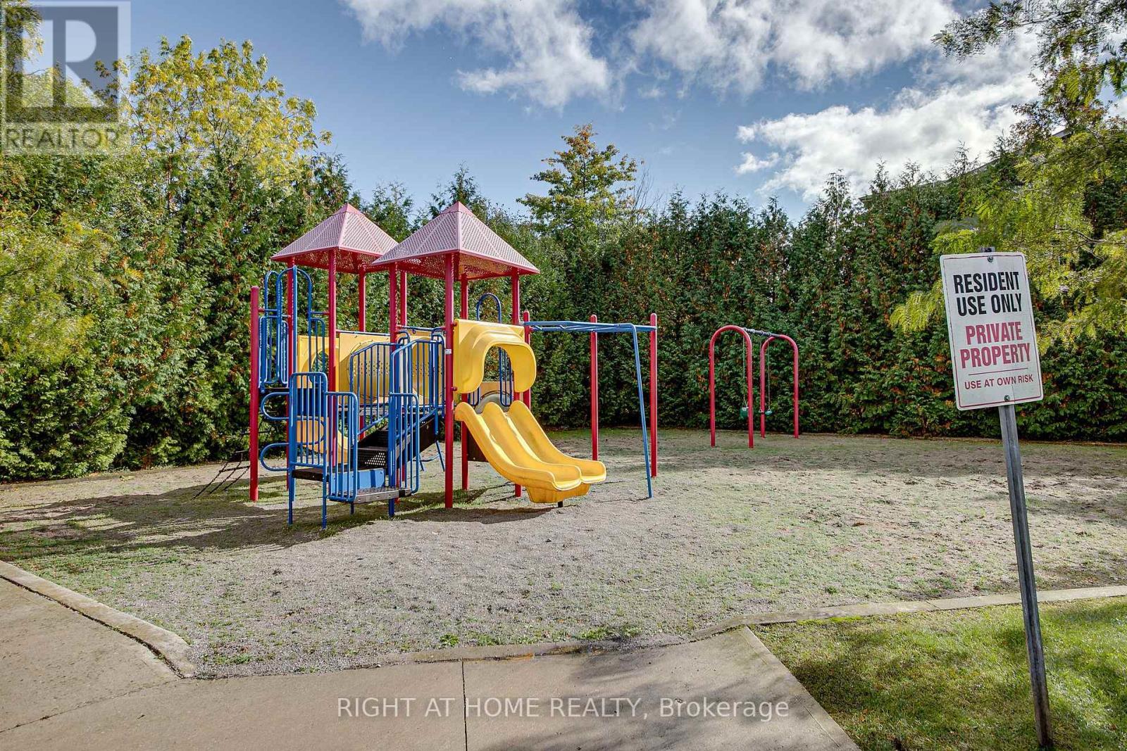 












5 - 17 CHELTENHAM ROAD

,
Barrie (Georgian Drive),




Ontario
L4M0E7

