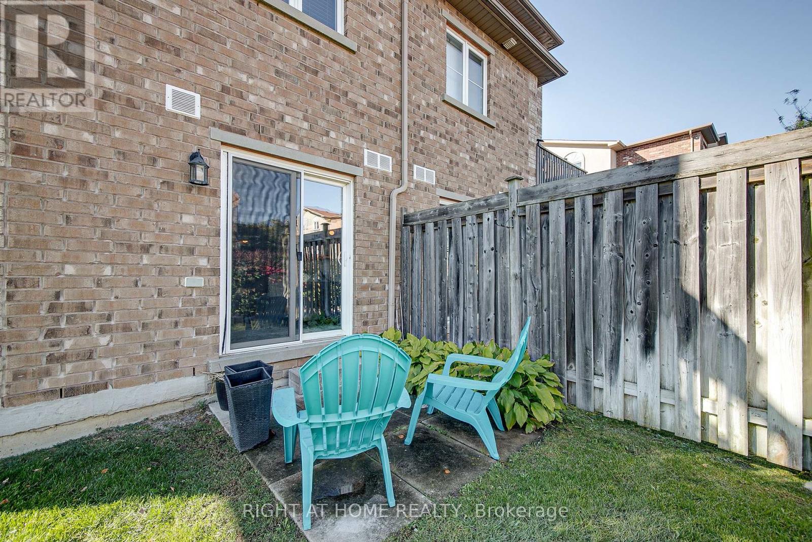 












5 - 17 CHELTENHAM ROAD

,
Barrie (Georgian Drive),




Ontario
L4M0E7

