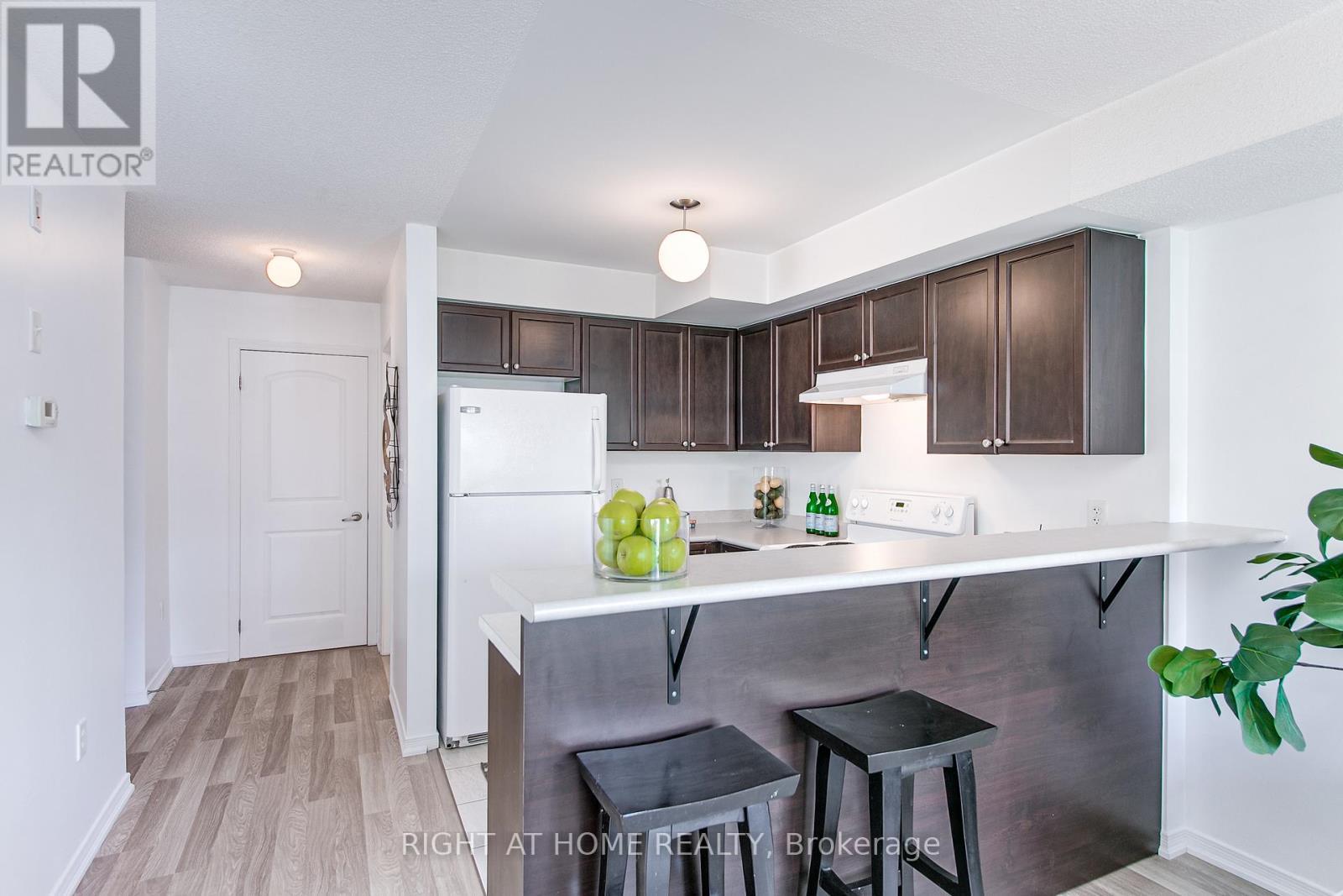 












5 - 17 CHELTENHAM ROAD

,
Barrie (Georgian Drive),




Ontario
L4M0E7

