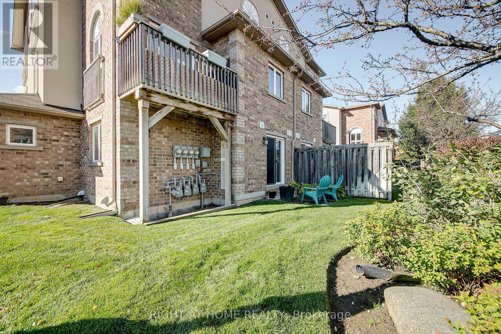 












5 - 17 CHELTENHAM ROAD

,
Barrie (Georgian Drive),




Ontario
L4M0E7

