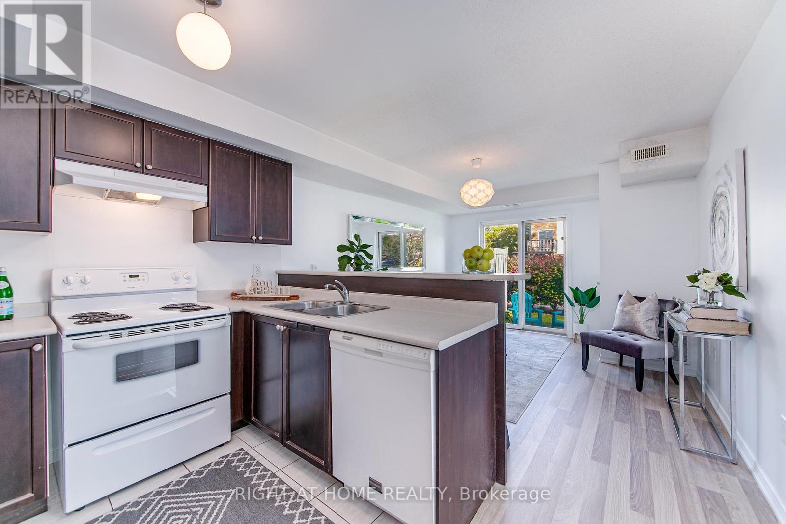 












5 - 17 CHELTENHAM ROAD

,
Barrie (Georgian Drive),




Ontario
L4M0E7

