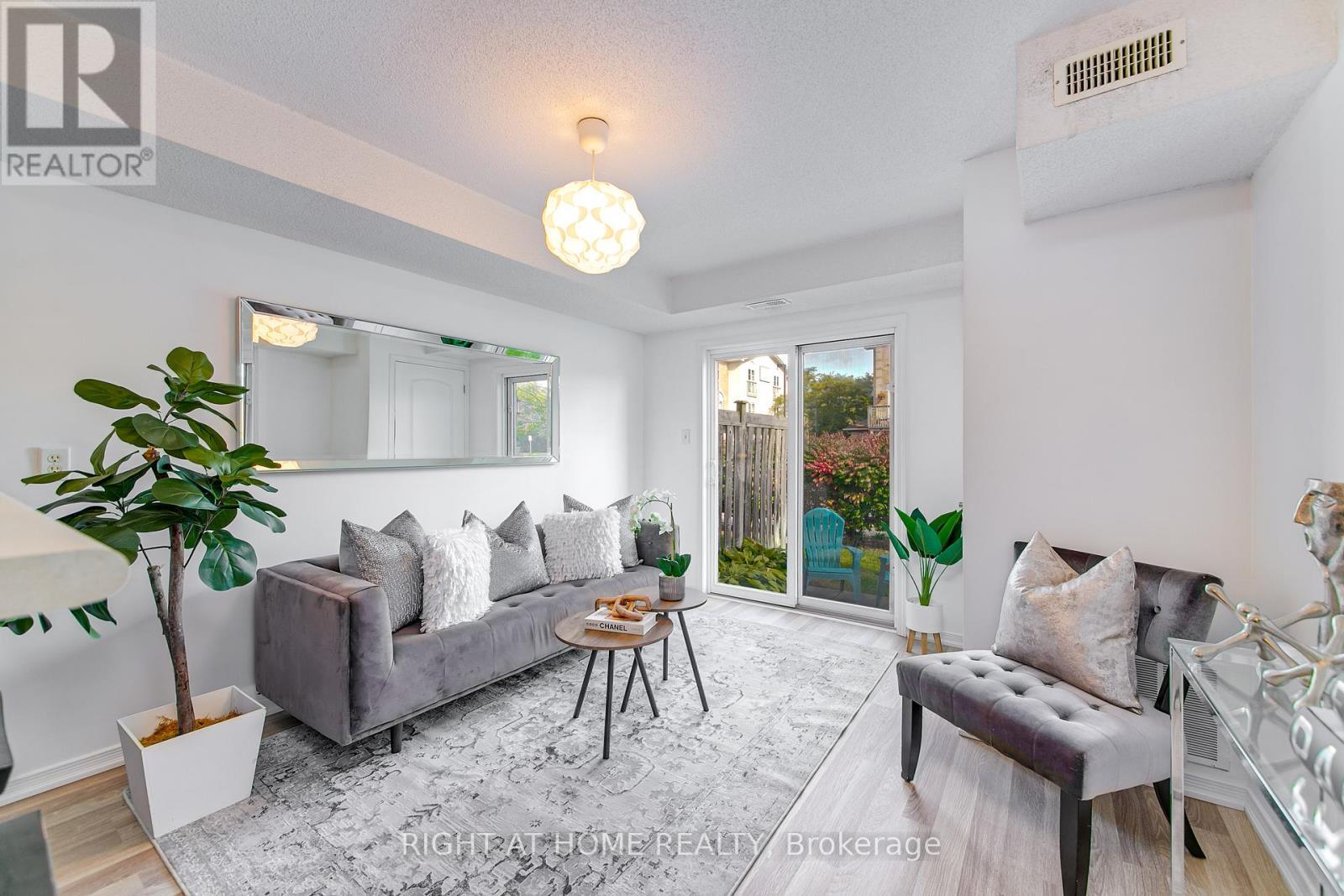 












5 - 17 CHELTENHAM ROAD

,
Barrie (Georgian Drive),




Ontario
L4M0E7

