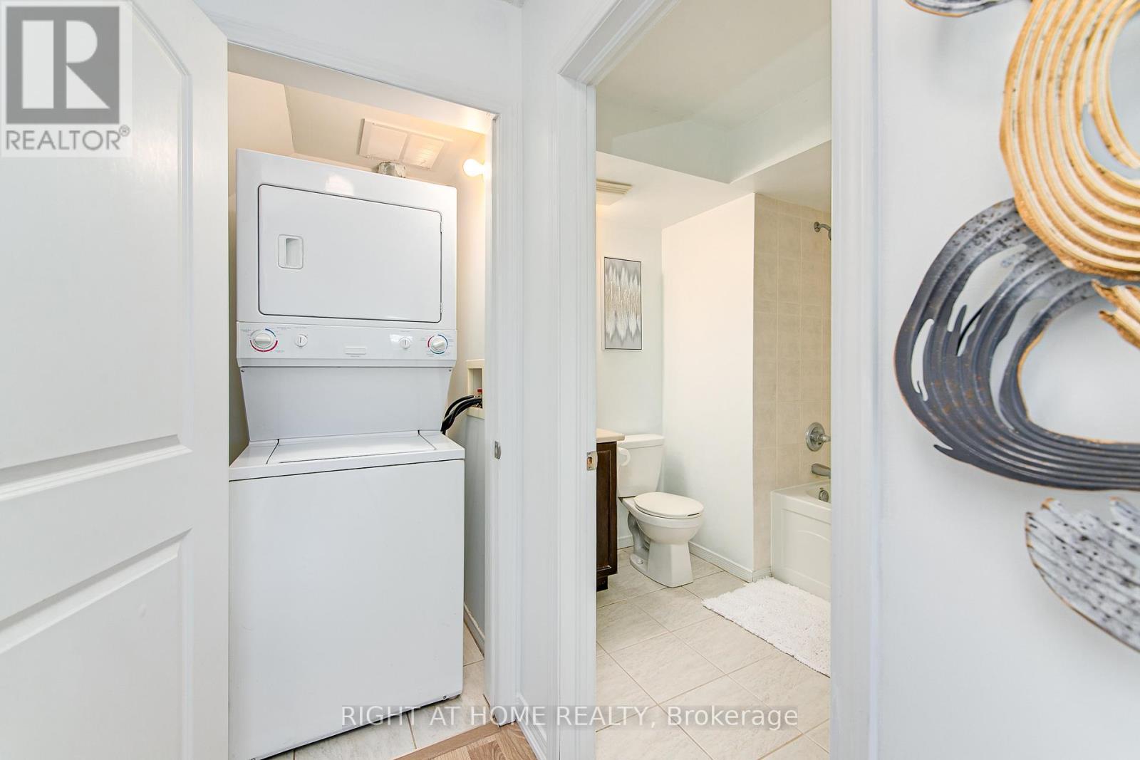 












5 - 17 CHELTENHAM ROAD

,
Barrie (Georgian Drive),




Ontario
L4M0E7

