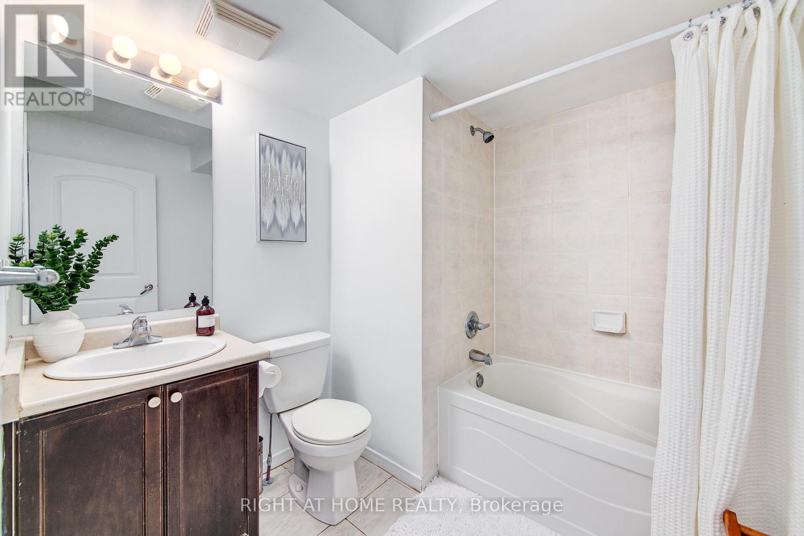 












5 - 17 CHELTENHAM ROAD

,
Barrie (Georgian Drive),




Ontario
L4M0E7

