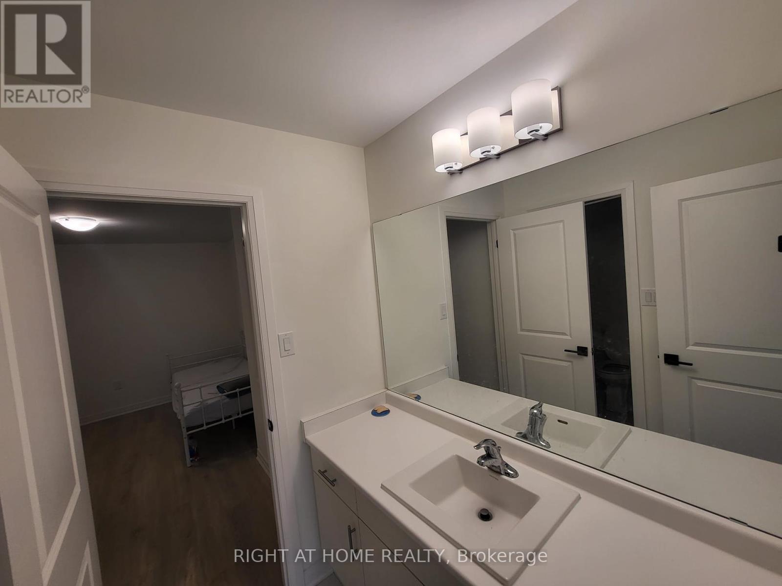 












39 SHEPHERD DRIVE

,
Barrie,




Ontario
L9J0K4

