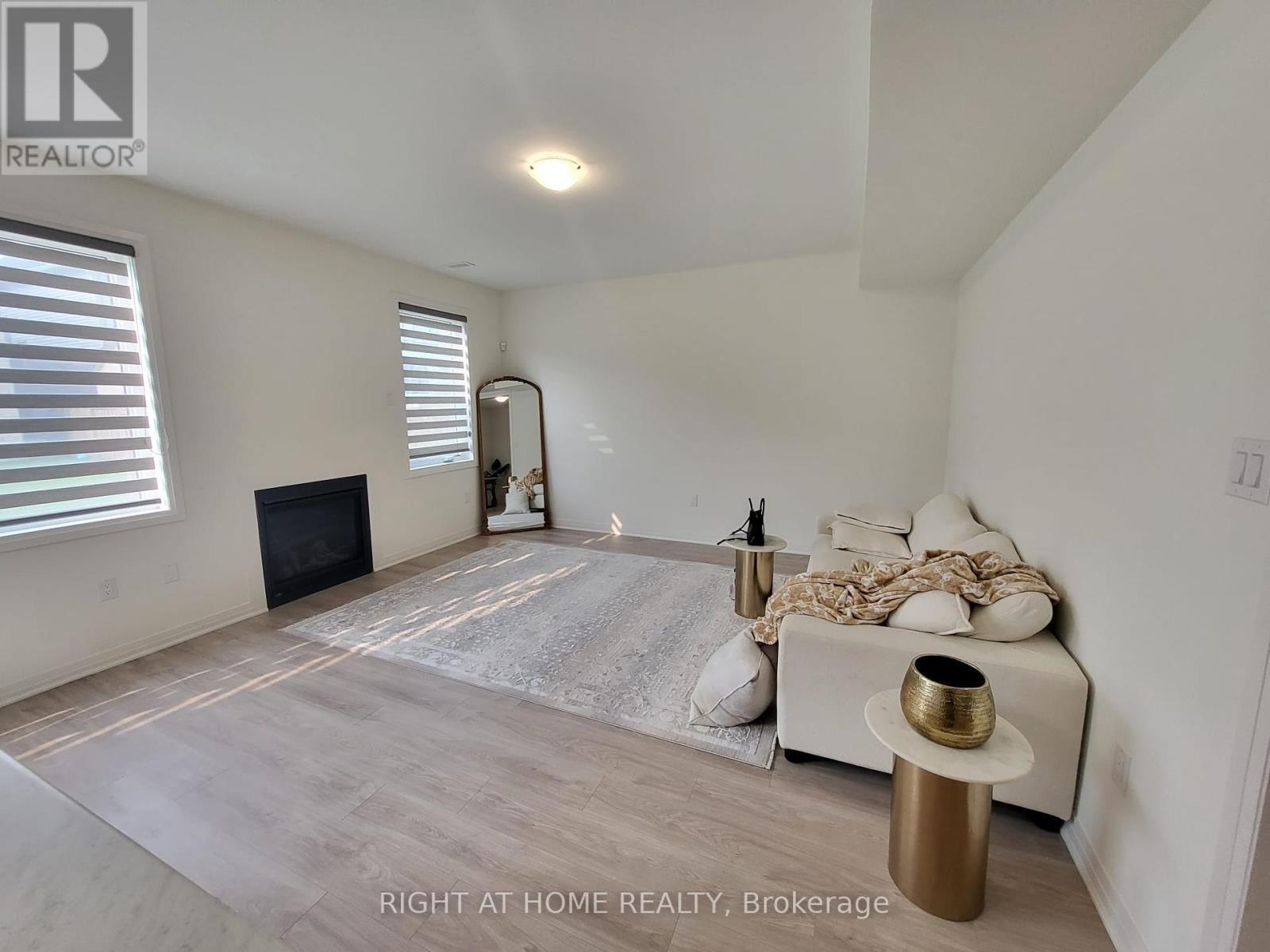 












39 SHEPHERD DRIVE

,
Barrie,




Ontario
L9J0K4

