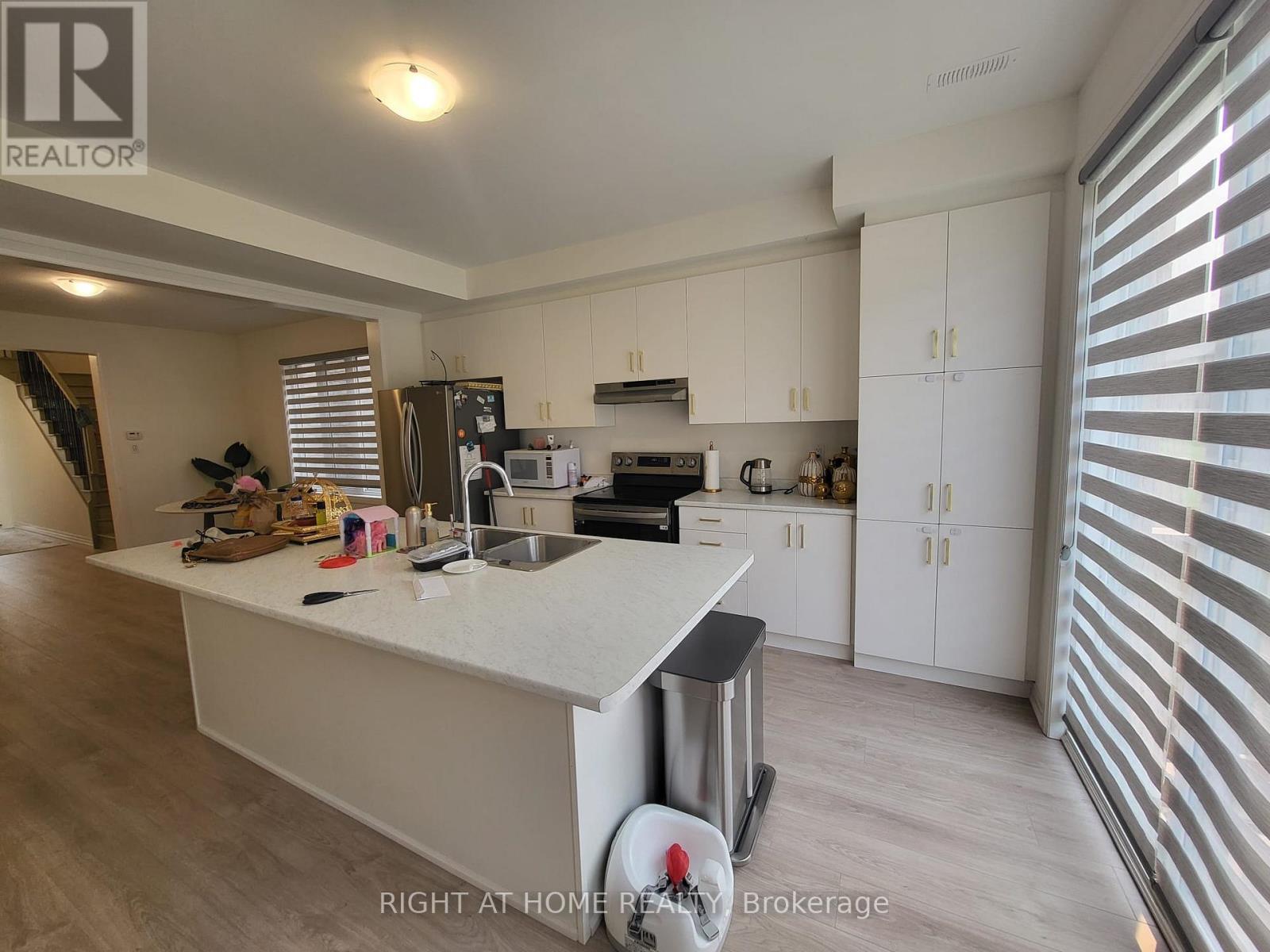 












39 SHEPHERD DRIVE

,
Barrie,




Ontario
L9J0K4

