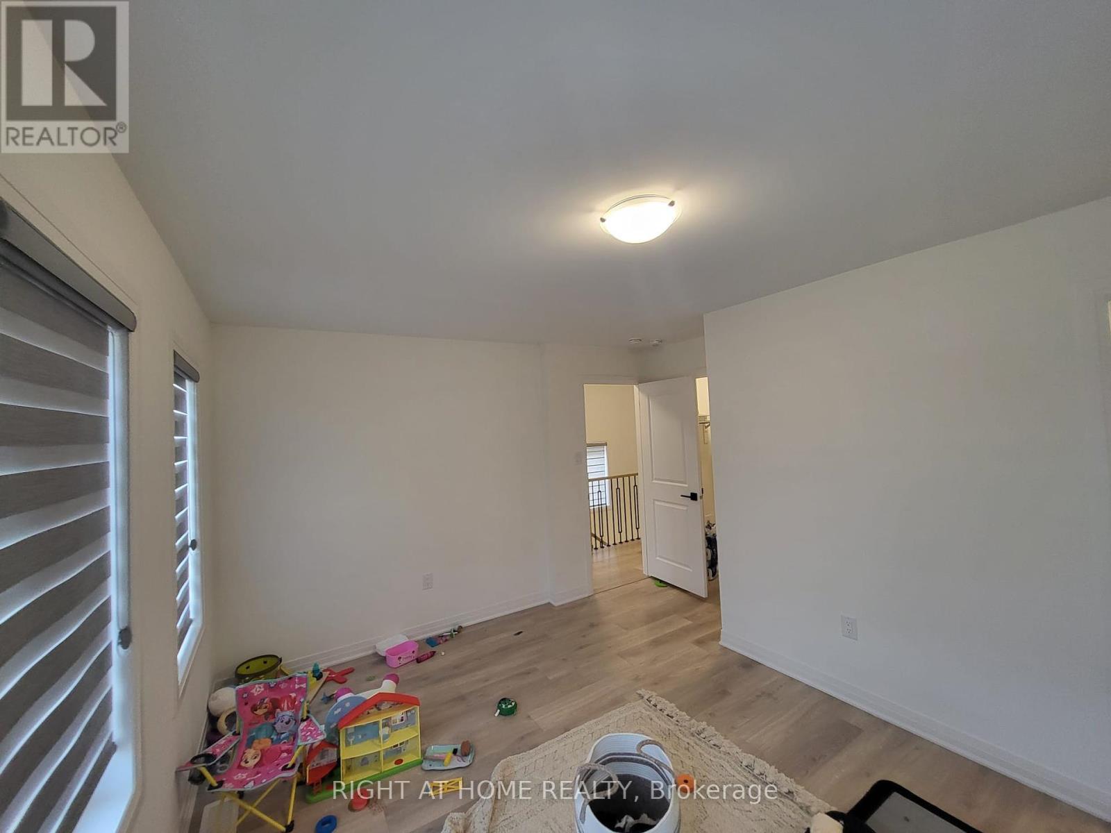 












39 SHEPHERD DRIVE

,
Barrie,




Ontario
L9J0K4

