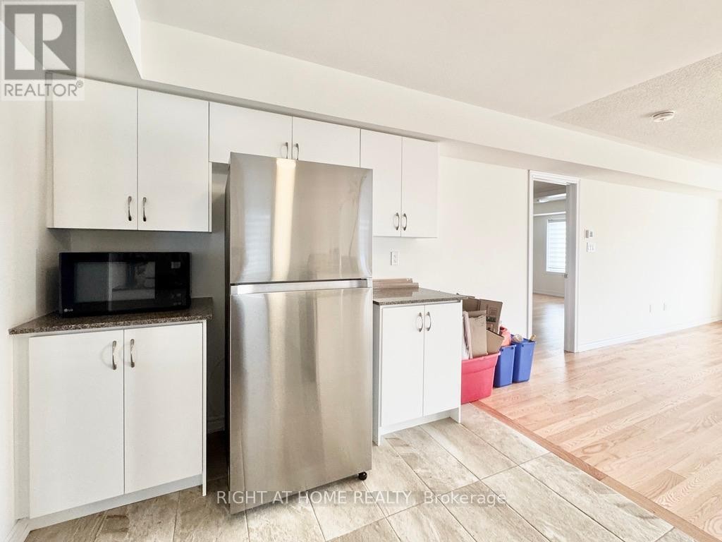 












1 (UPPER) - 12 BANNISTER ROAD

,
Barrie,




Ontario
L9J0L4

