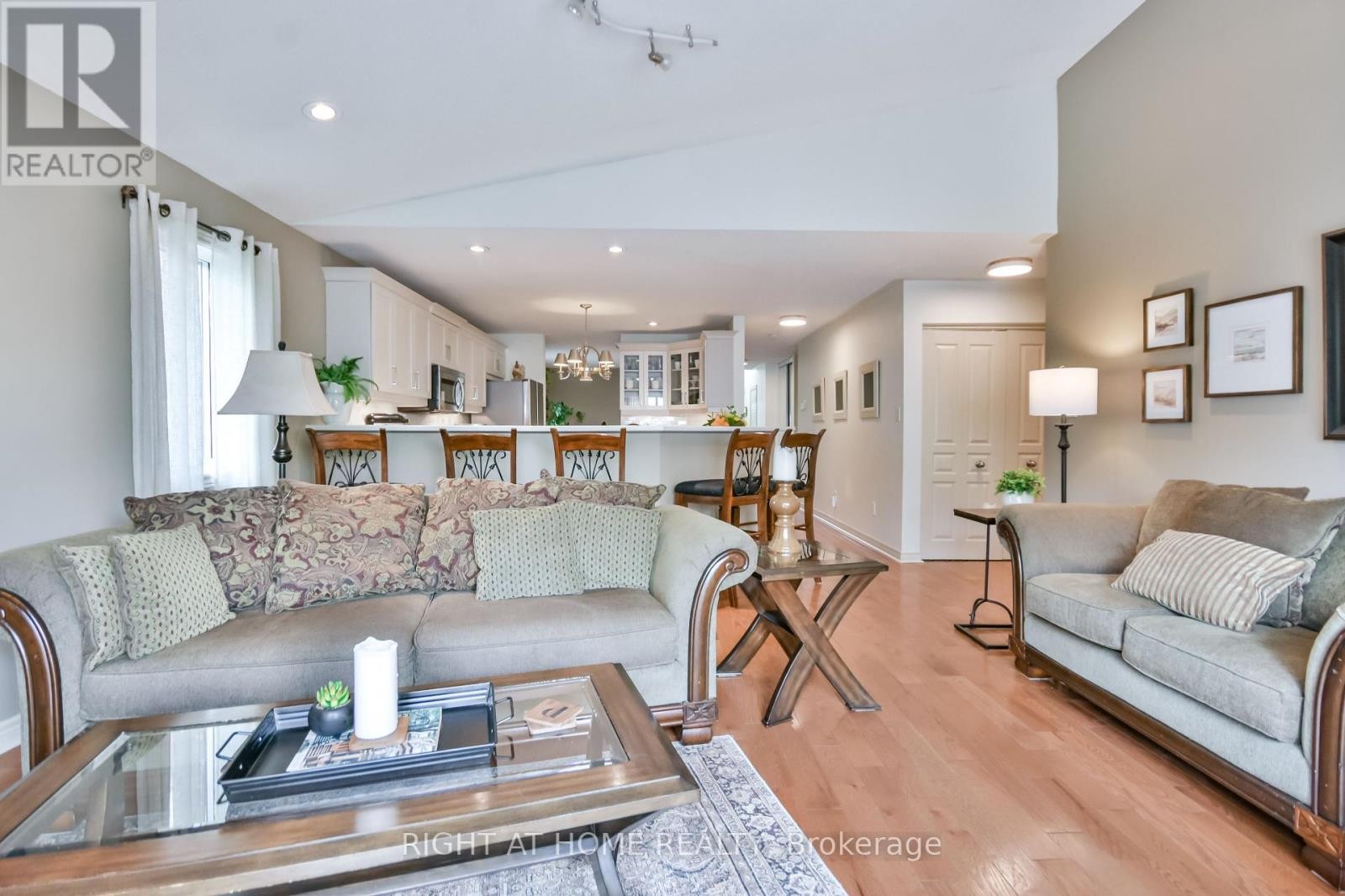 












13 COUPLES COURT

,
Barrie (East Bayfield),




Ontario
L4M6V5

