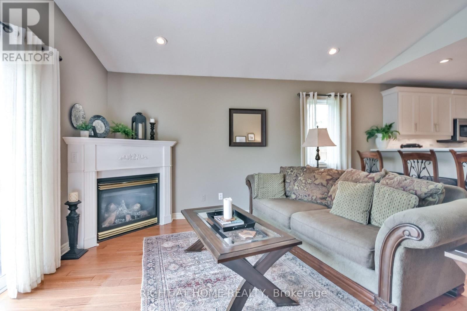 












13 COUPLES COURT

,
Barrie (East Bayfield),




Ontario
L4M6V5

