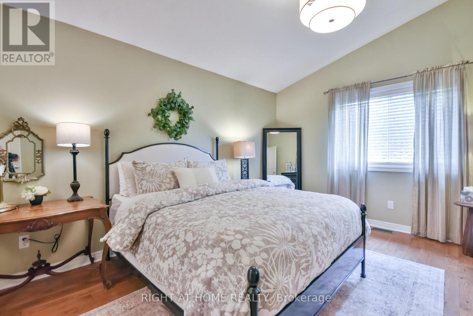 












13 COUPLES COURT

,
Barrie (East Bayfield),




Ontario
L4M6V5


