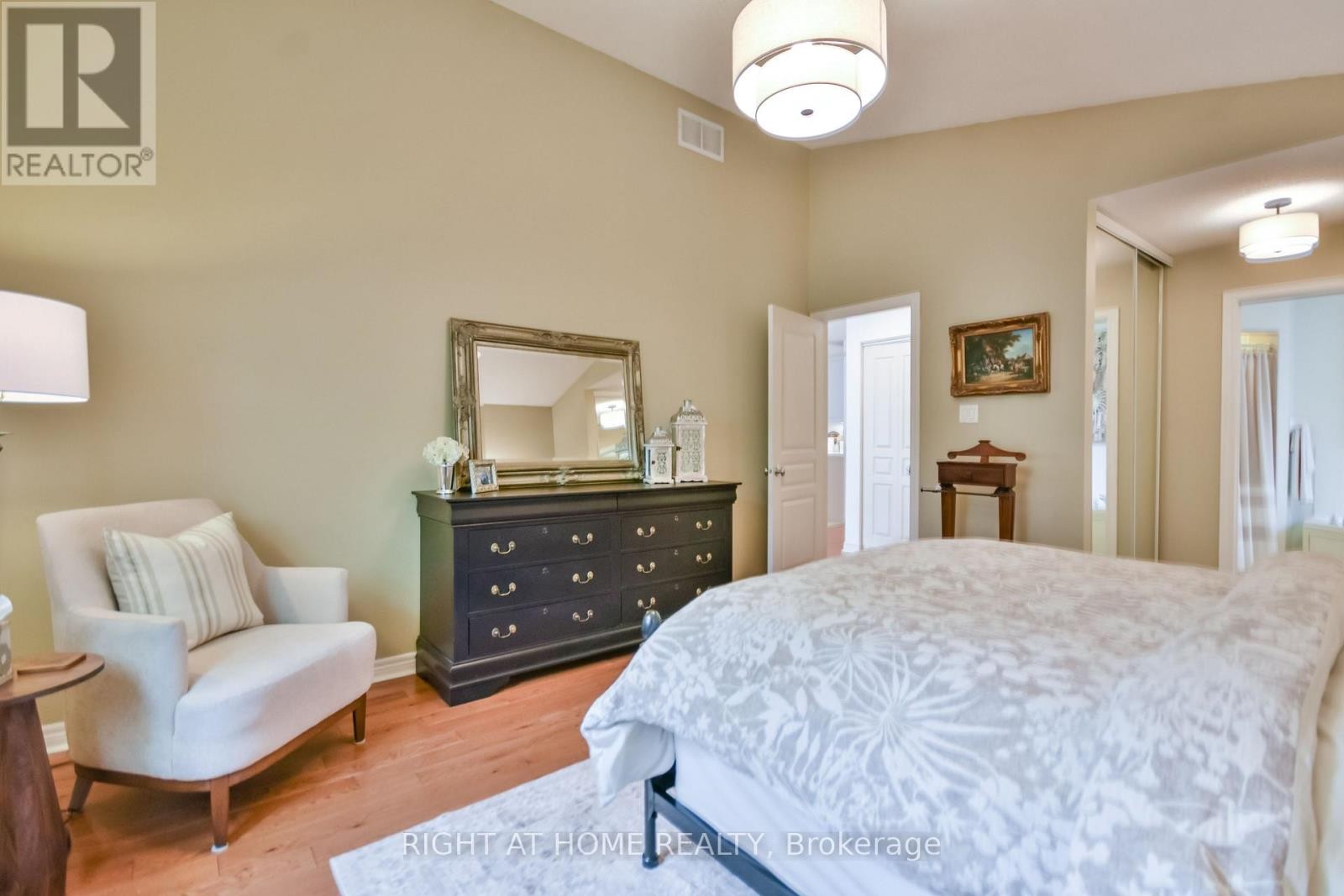 












13 COUPLES COURT

,
Barrie (East Bayfield),




Ontario
L4M6V5

