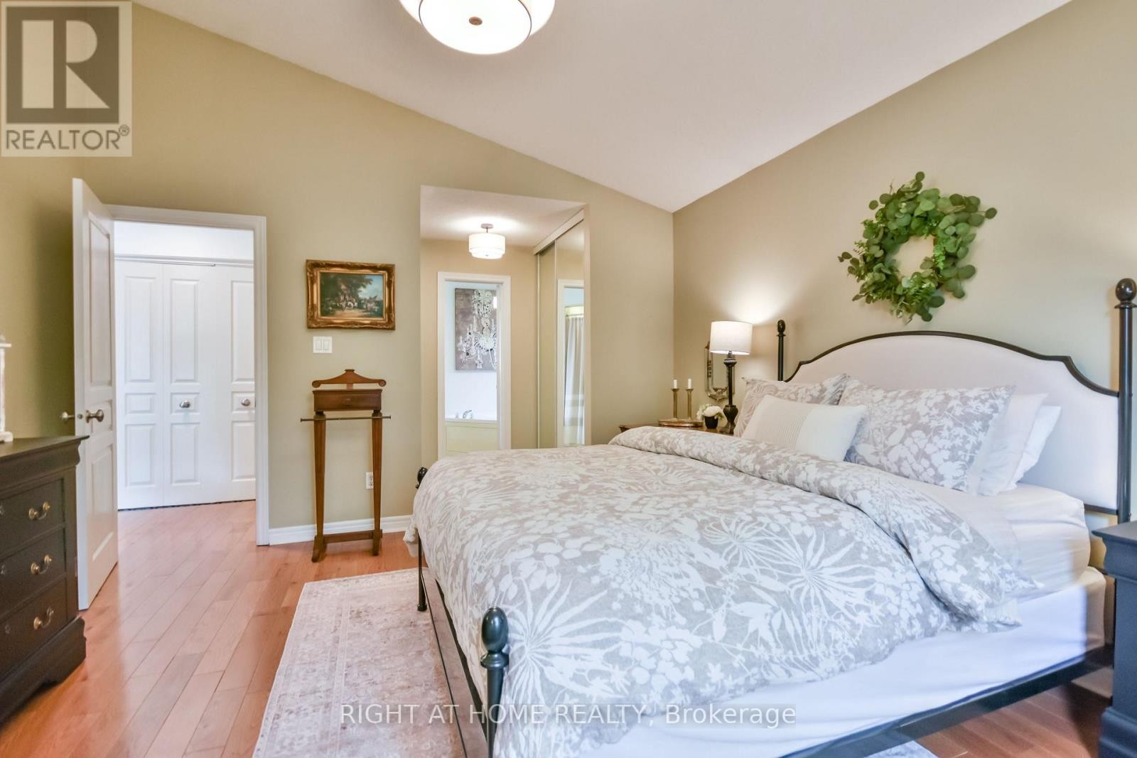 












13 COUPLES COURT

,
Barrie (East Bayfield),




Ontario
L4M6V5

