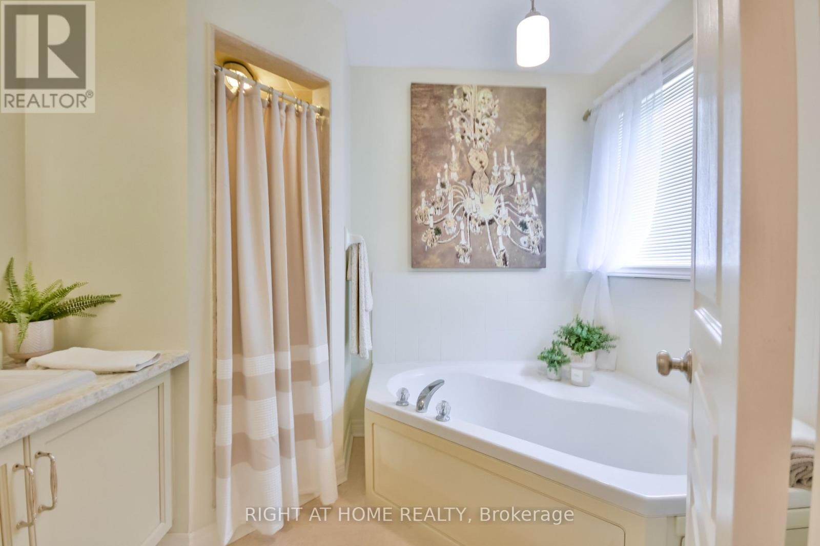 












13 COUPLES COURT

,
Barrie (East Bayfield),




Ontario
L4M6V5

